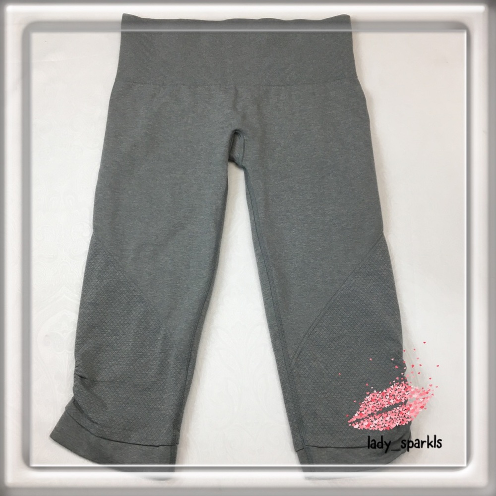 Lululemon Seamless, Capris Leggins, grey size 6